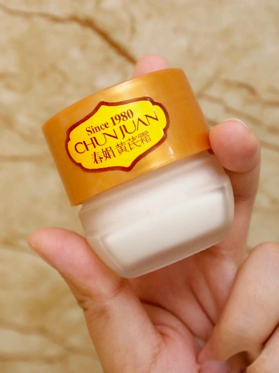 面霜 女人过了50岁，面霜不用买贵的，这4款“经典国货”，平价又好用 。