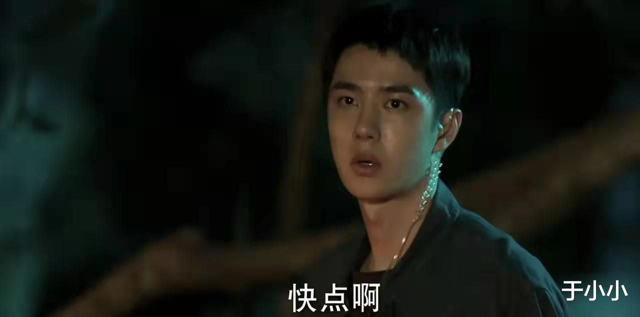 冰雨火:懂了杨熠看一眼电话的真相,才知道杨兴权和余总的关联