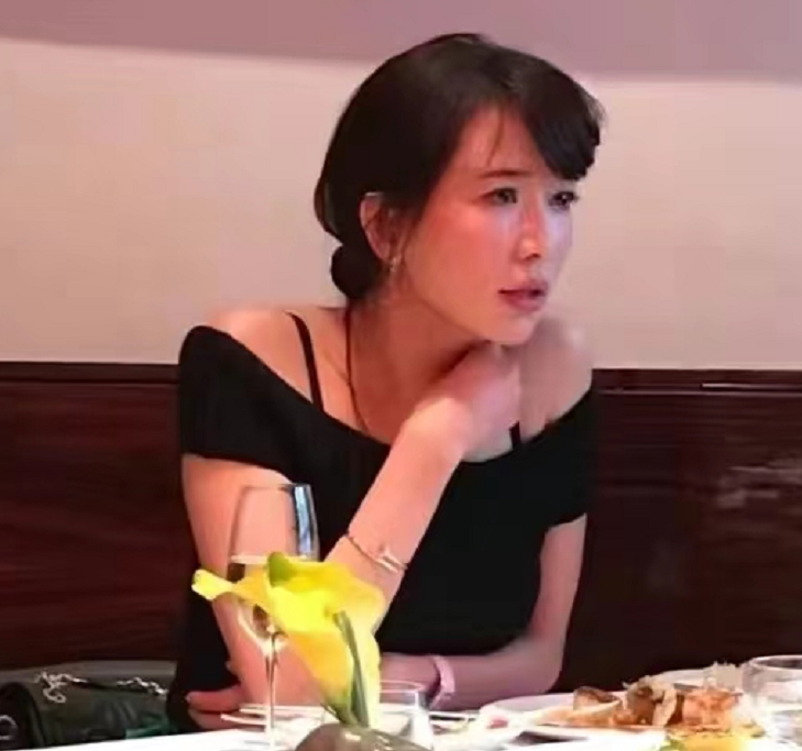 林志玲|林志玲夫妻参加聚会！老公穿牛仔真的好帅，她穿休闲装却更显老了