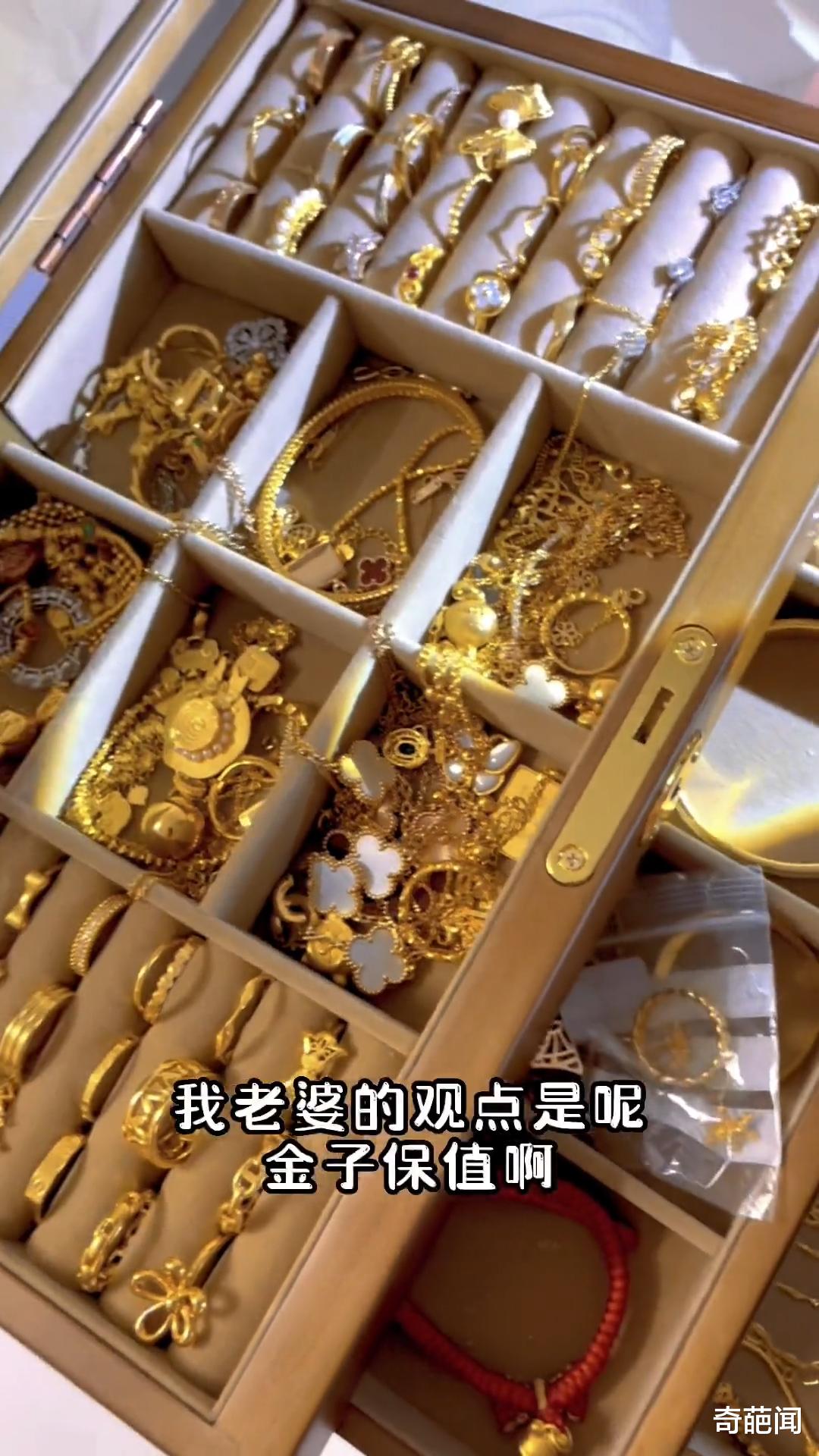 男子称妻子每周都会买黄金,如今塞满一箱子,看到数量后网友酸了