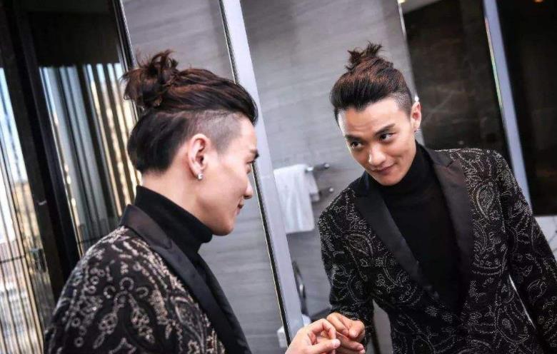 李易峰|满脸褶子、眼神猥琐，明明都这么老了，就别硬尬“少年感”了