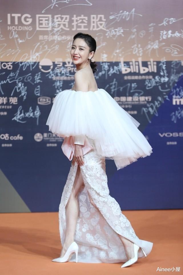 肖战|佟丽娅的美无法复刻，穿紫色薄纱亮片裙甜美浪漫，身材气质都不错