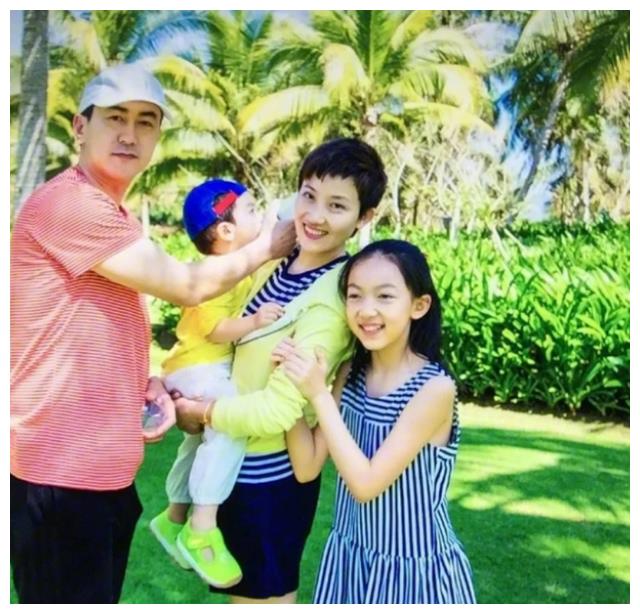 分居|主播鲁健：32岁娶小6岁的郑天亮，婚后分居15年，分居背后有辛酸