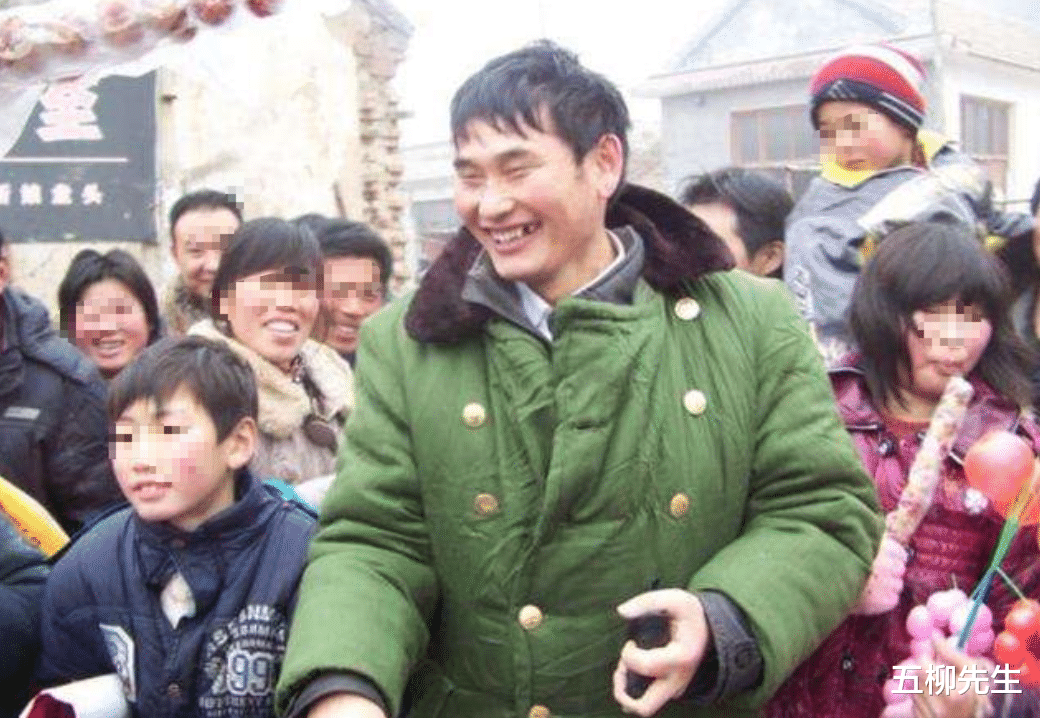 周杰伦|时隔多年，朱之文再次穿上当年的军大衣，身材发福与当年判若两人