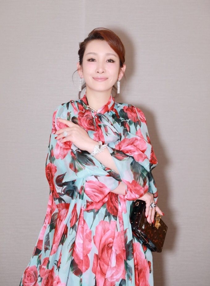 阔腿裤 衣服越穿越花,头发越剪越短,这些变老的特征,50岁的你中了没?