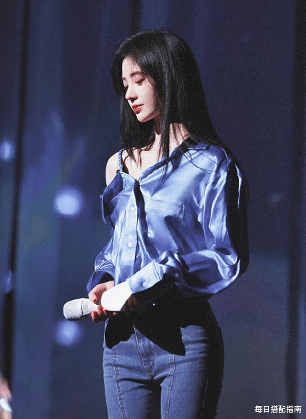 穿衣搭配|秦岚又不好好穿衣服,将普通衬衫穿成露肩装,想不到变成了流行