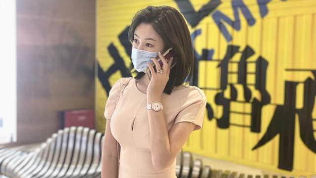 周琦|周琦海外打球不受重用！娇妻在家独自抚养孩子，生病多日令人怜惜