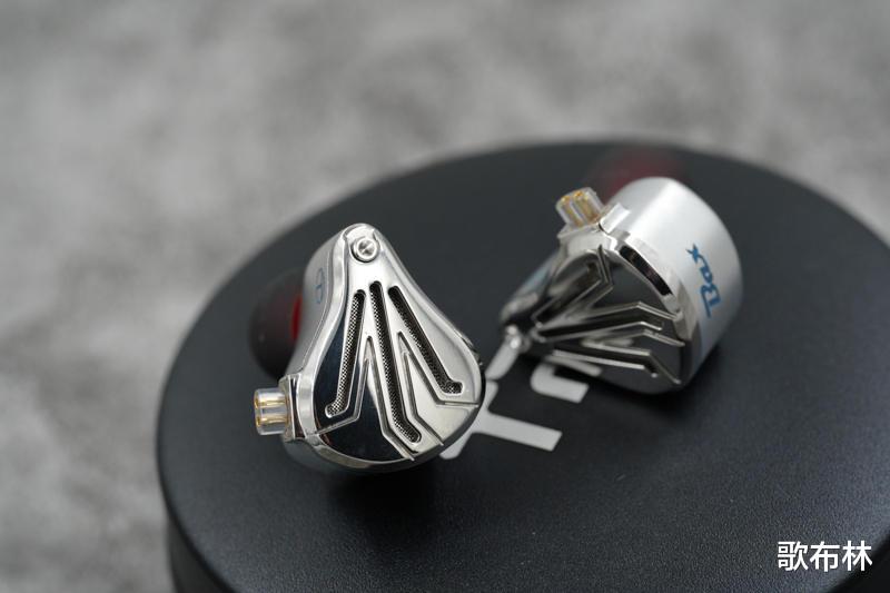 耳机|1980元的静圈铁？购买前你需要了解这些事：TRN Bax耳机体验谈