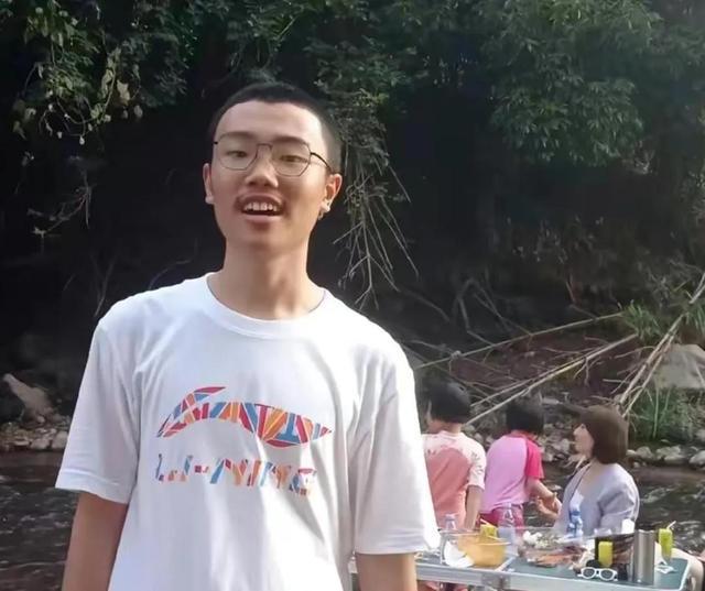 胡鑫宇失踪53天后,学校老师匿名发声,谢谢这个孩子
