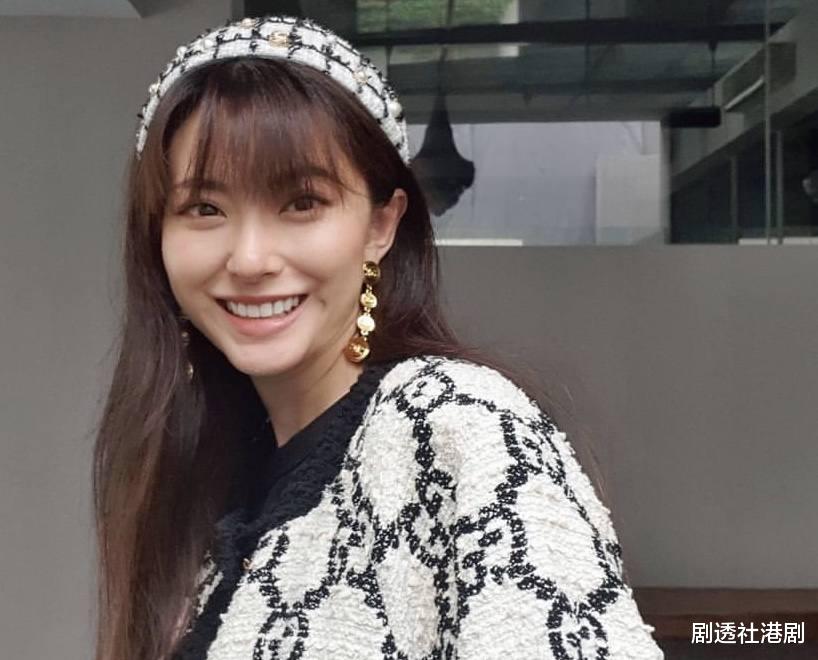 张柏芝|担心！香港著名女星到欧洲旅行确诊新冠，嫁大19岁新加坡富商生活幸福