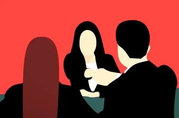 秘书|女子面试秘书被要求“有那方面经历”,人事坦言:老板要找情人!