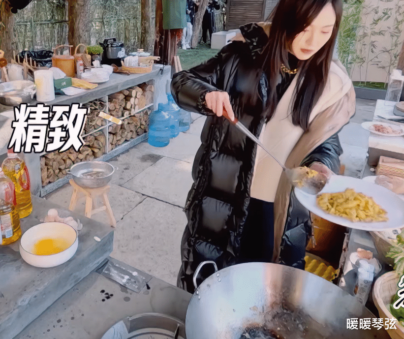 唐嫣|唐嫣首次参加节目自称慢热,穿1万的羽绒服,公开了圈内异性好友