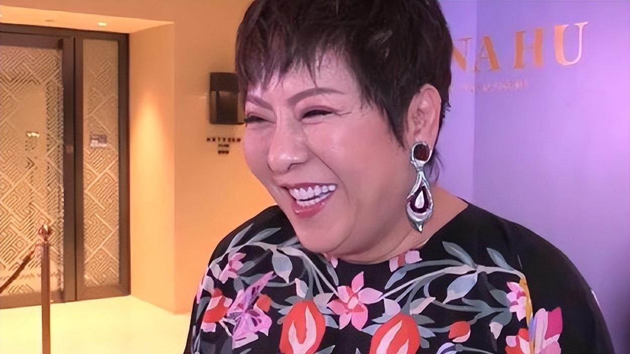 向太|向太首次曝光私人飞机，台北豪宅内摆满古董，奢华家具很有档次