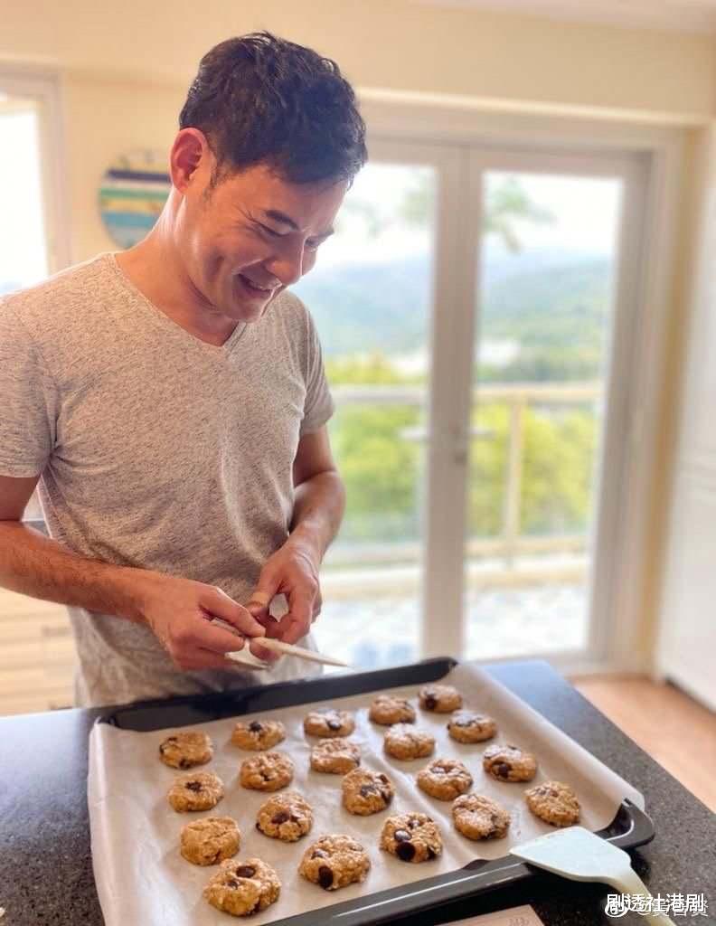 黄智贤 TVB实力男星结束4年美容生意，曾投入过百万，与妻子至今丁克