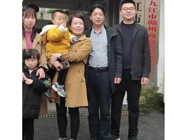 许敏|许敏五一难与儿孙聚首，奇奇发烧生病，悦悦献唱：妈妈我想你了