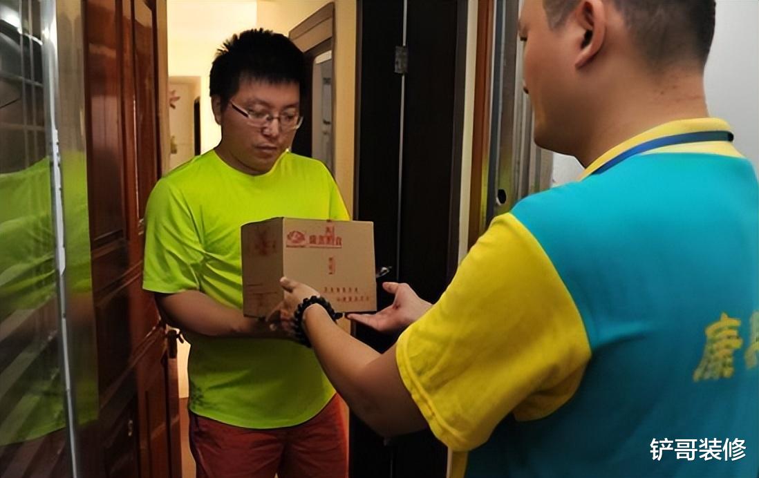 快递单上若出现这“4个字”别签收,多数人中招,白花好几十元!