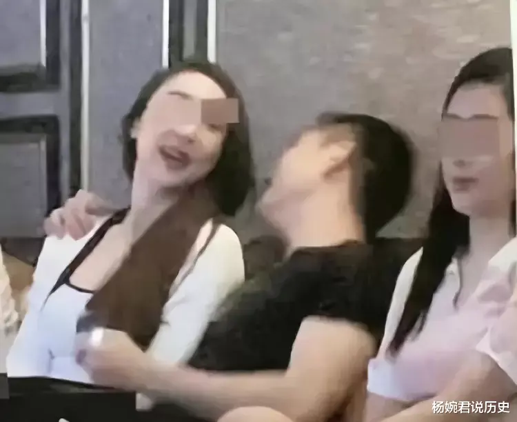 陈浩明|娱乐圈的表面夫妻,看似恩爱,实则貌合神离,婚姻一地鸡毛