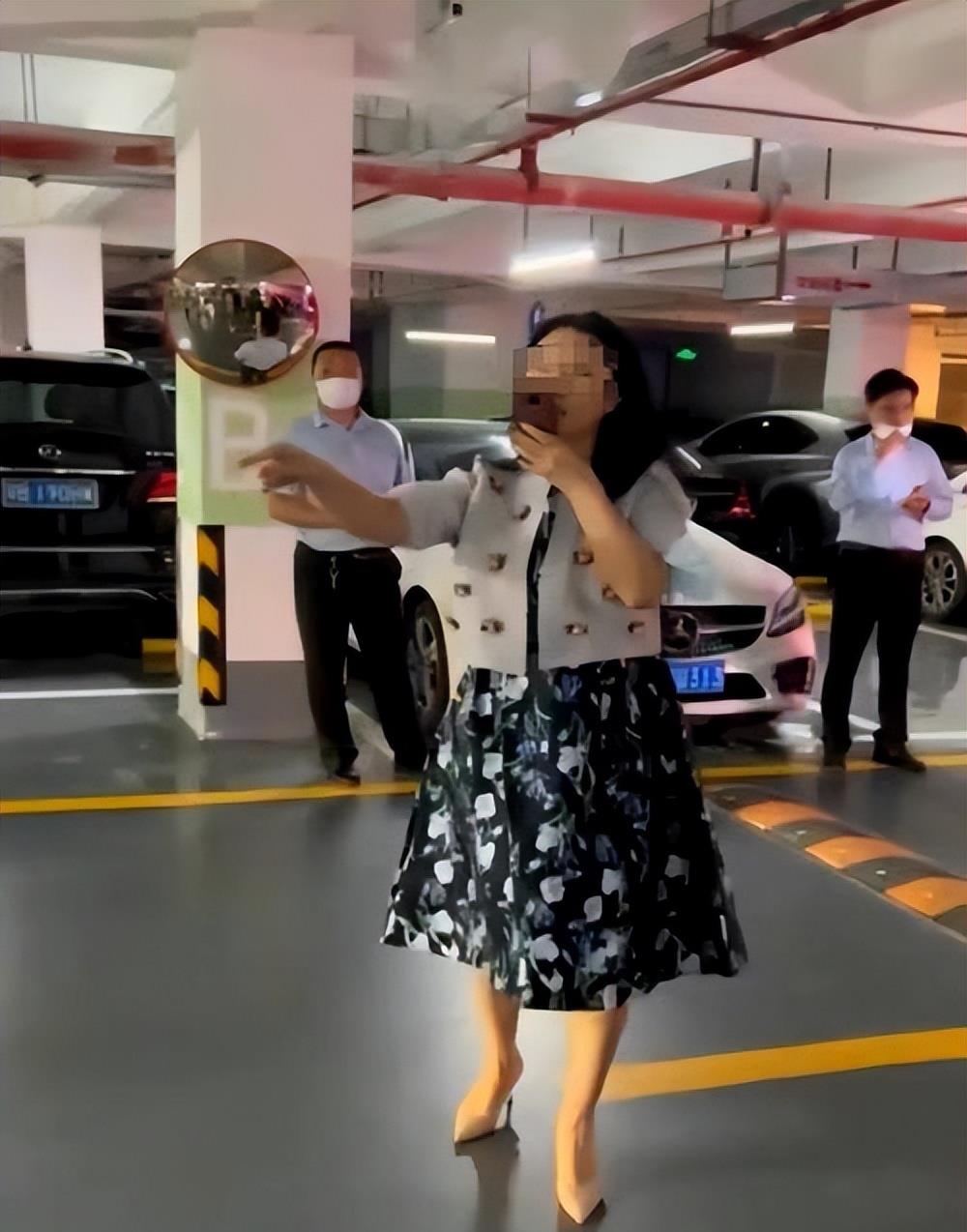 “宾利女车主”车位闹剧真相大白,涉事各方回应,碰瓷男身份曝光