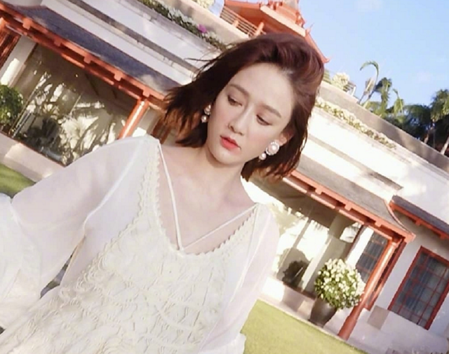 陈乔恩|陈乔恩带老公与明道聚会,喝6000一瓶酒,眼睛笑眯众人嗨到脸通红