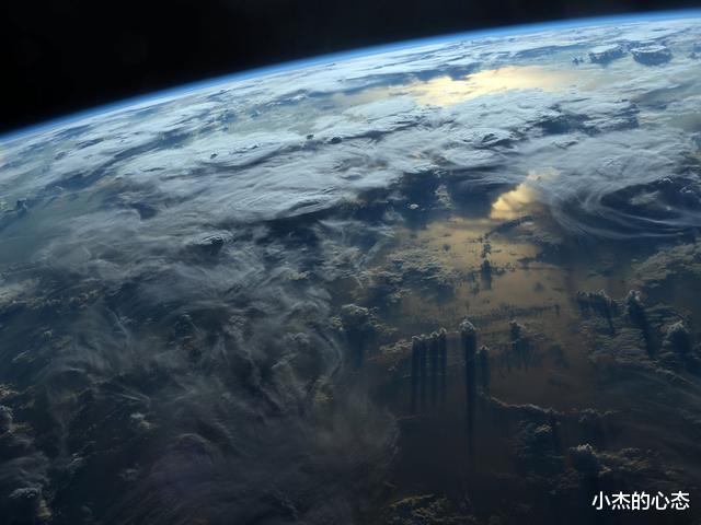 神舟十三号宇航员出舱,暴露了太空的样貌,都被NASA“骗”了?