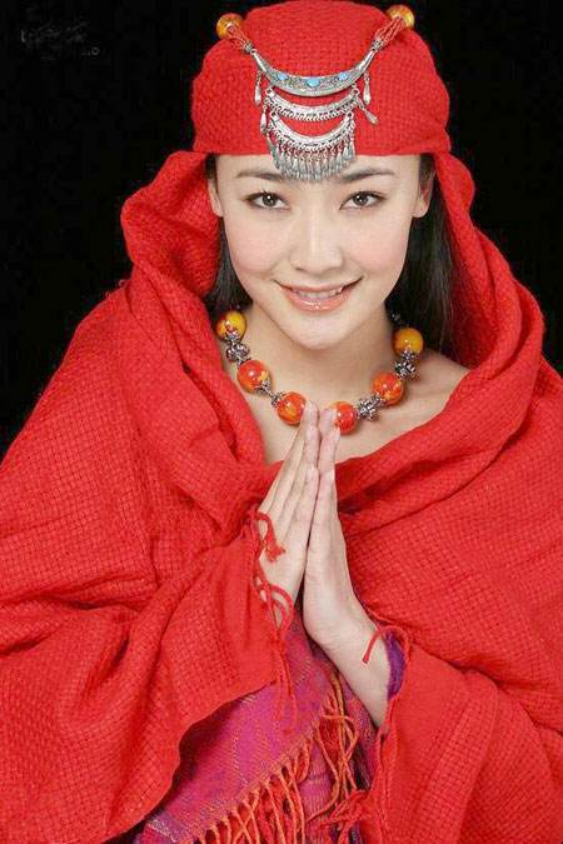 阿斯茹|演员阿斯茹: 怀孕后男友瘫痪, 不离不弃照顾他8年, 未办婚礼成遗憾