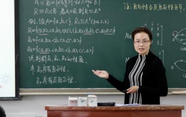 教师|女教师到年龄却不退休，校方：虽然55岁了，但别想调到轻松岗位
