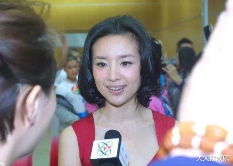 董洁|董洁的悲惨,是在“白天鹅”被“癞蛤蟆”吃到时就已经注定了的