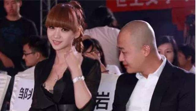 柳岩|柳岩自曝:主持完节目,扣掉化妆车马费和公司抽成,还倒欠公司钱