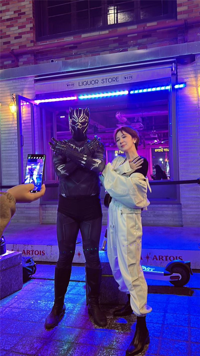 梨泰院|众韩星哀悼梨泰院踩踏事故,国内女星安琪报平安,庆幸现场逃过一劫