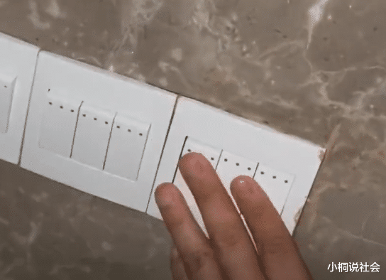 三亚|男子滞留在三亚民宿，1500一天花费2万后没钱续房：房东拉闸断电