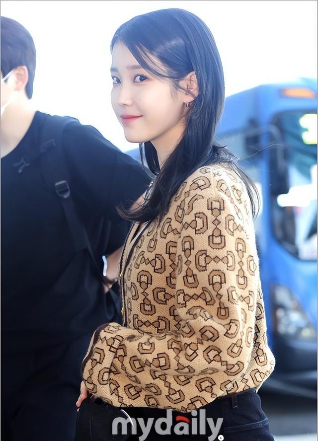 鲍喜顺|韩国女星李知恩活动新图超靓！清丽脱俗美得不可方物