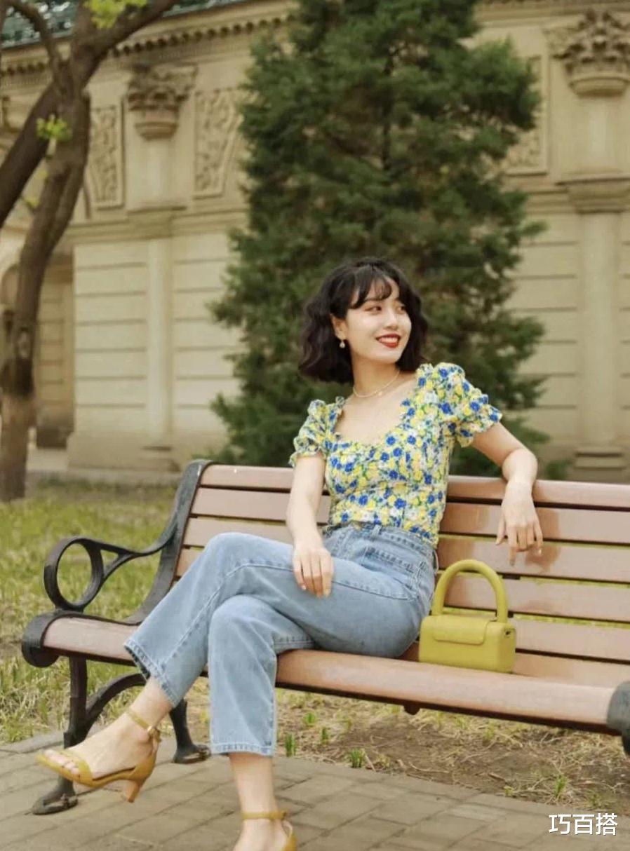 秋季唤醒“田园记忆”,一抹碎花打造氛围感穿衣,让你气质又貌美