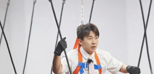 郭麒麟|郭麒麟的“清醒”,撕开了多少星二代的“遮羞布”?