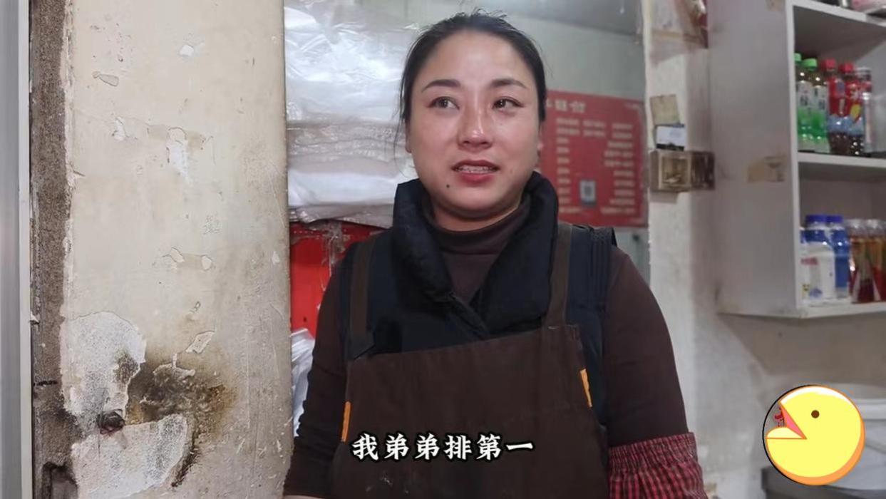 安徽33岁女子卖饼十余年，给弟弟买车买房，你心疼弟弟，谁心疼你