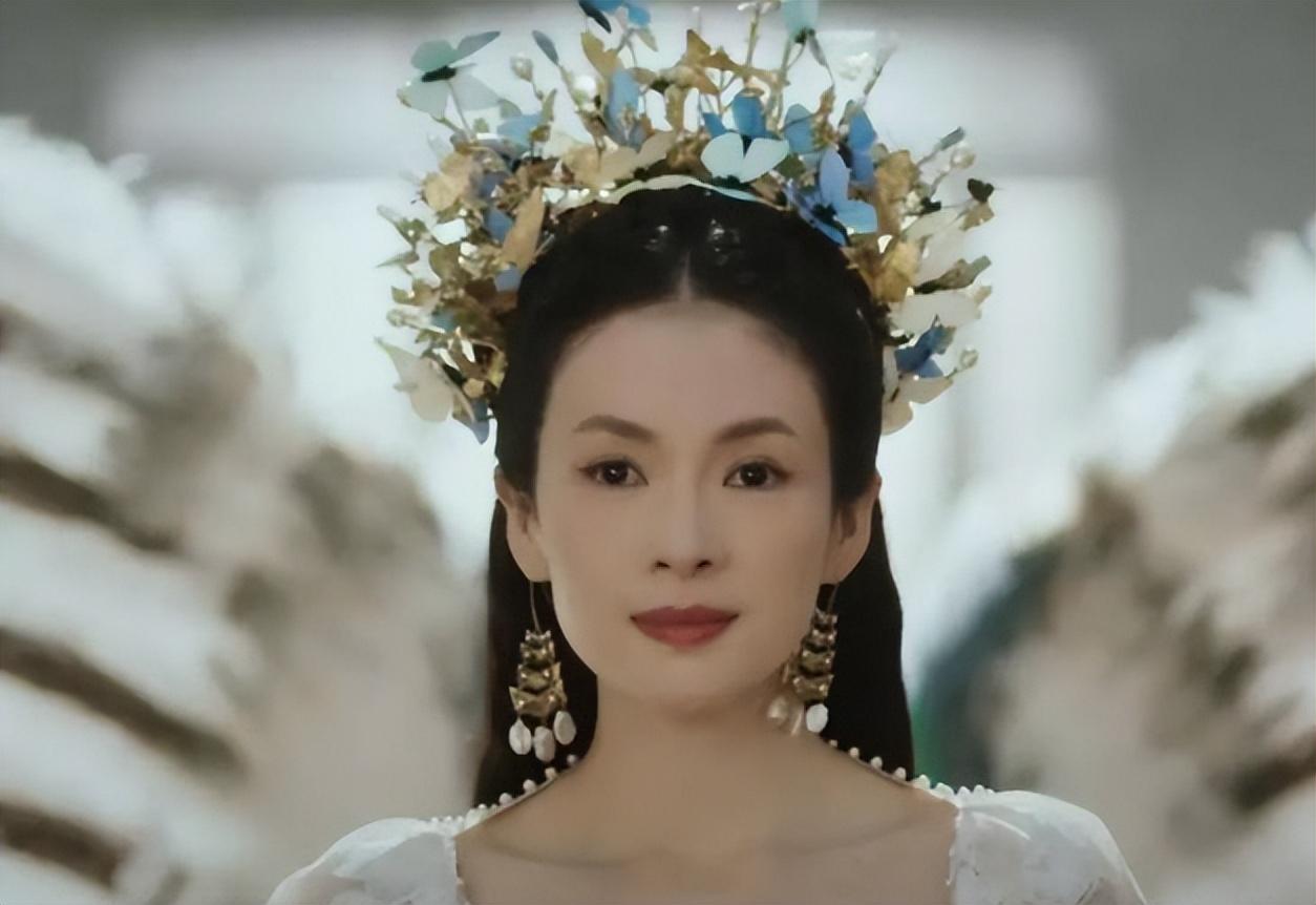 章子怡|这7位女星别再“强行扮嫩”了，脸上褶子藏不住，61岁还在演少女