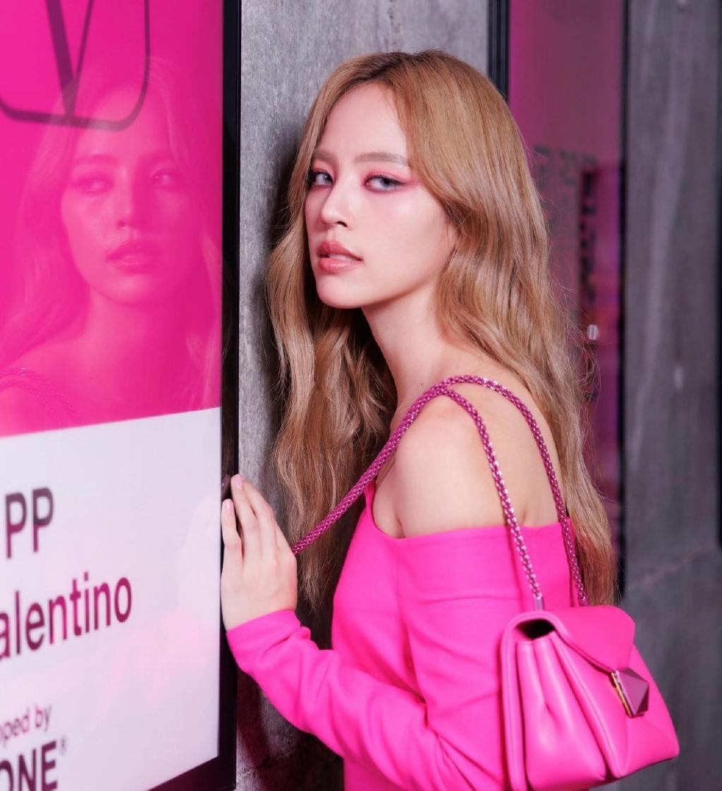 帅哥|泰剧圈偶像群星粉耀亮相时尚大秀:快来看泰国帅哥美女驾驭芭比粉