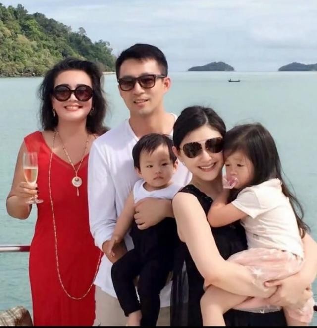 张兰|张兰：听到孙女语音当众泪崩，被李敖公开内涵，为何小S却遭了殃