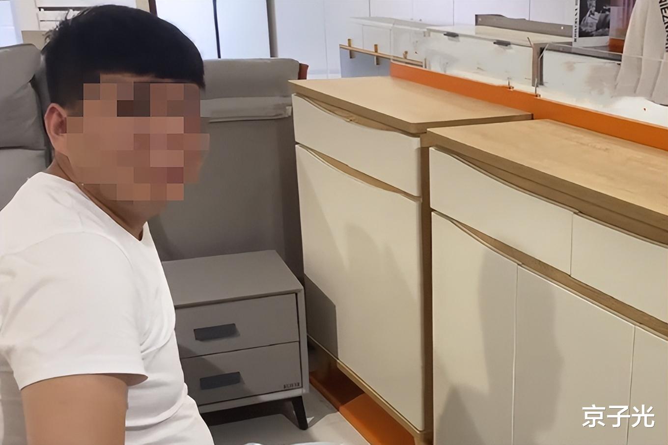 江苏一男子垫钱帮女邻居买家具,要求还钱遭拒:是你自愿送我的