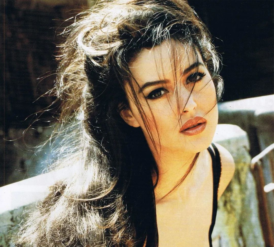 莫妮卡·贝鲁奇|意大利国宝级女神:被称为地球球花,年近花甲颜值依旧耐打