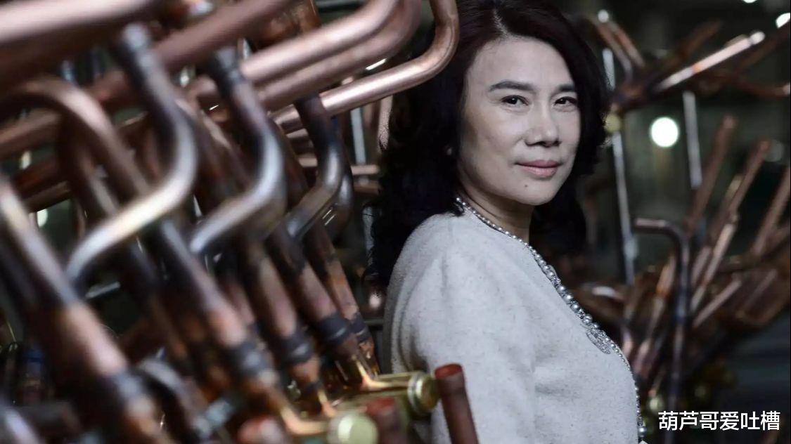 董明珠|董明珠直播甩麦黑脸离场,女主播操作失误画面尴尬