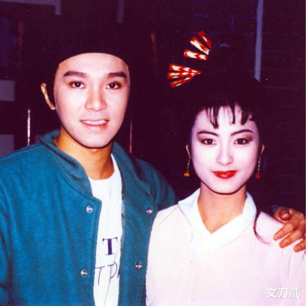 戚美珍|60岁戚美珍，与苗侨伟恩爱32年，嫁对了人到底有多幸福