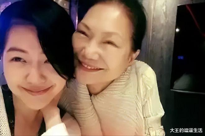 张兰|S妈黄春梅长着一双蛇目。她眼睛里精光四射：人心不足蛇吞象！