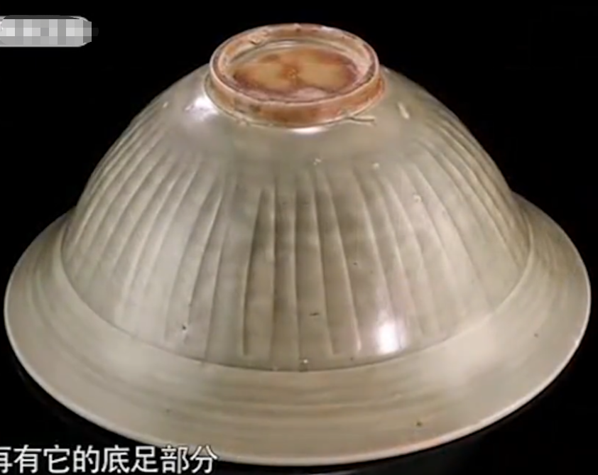 朋友拿一个碗来抵押借走男子10万元,后又不愿意赎走这只碗