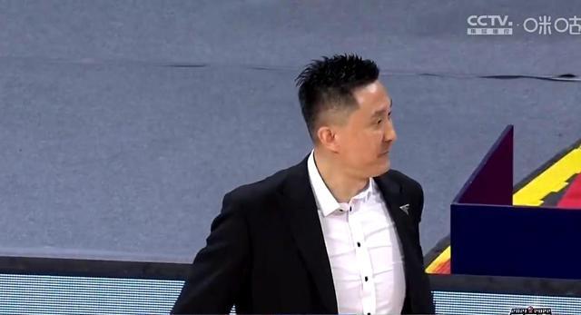 苏伟|苏伟原地愣神，吃饼上篮上个寂寞，气得杜锋直接给他演示！