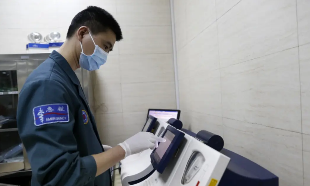 护士|男生报考护理专业,将来能闭着眼睛找工作?现实可能没有这么乐观