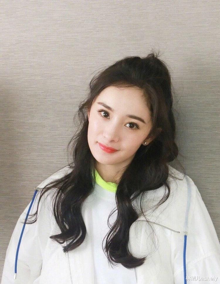 眼妆 杨幂的眼睛堪称点睛之笔,她的同款“空气眼妆”更是撩人于无形了