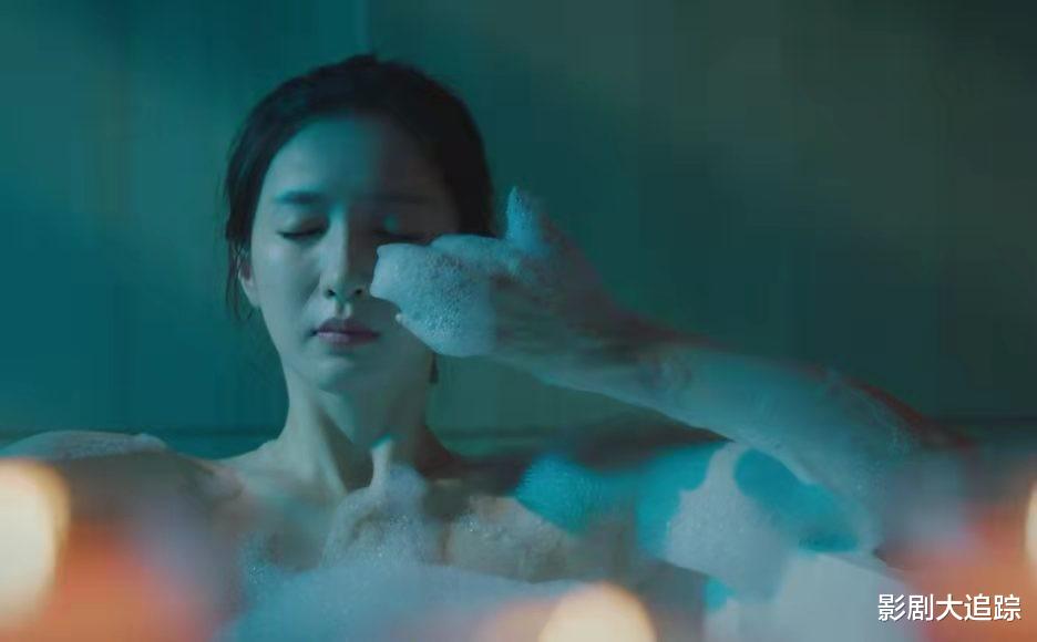 江疏影|35岁江疏影吻戏太欲，浴缸泡沫幻影里被彭彭亲，网友：这谁忍得住