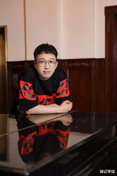 于正 于正聊天时透露瘦身原因，称为节目减肥70斤，罕见曝光豪宅内景