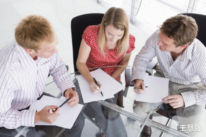 |职场中被领导指桑骂槐的一些人，如何排解尴尬的情绪