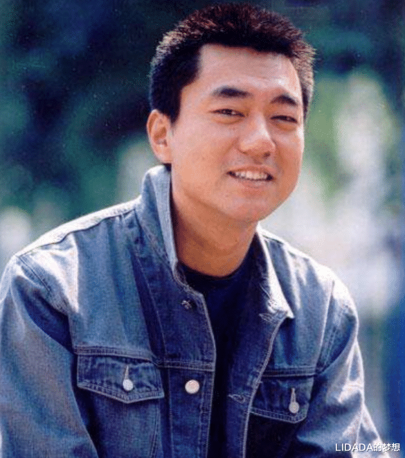 董勇|他是观众最喜欢的老戏骨，46岁与郑佳艳组建了幸福的三口之家